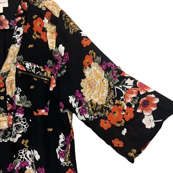Wishful Park, Roll Tab Sleeves, Floral Print, V-Neckline Top, Multi, Size Large - Picture 3 of 6